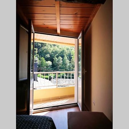 Apartamento Con Vistas Al Rio A Solaina Samos Exterior photo